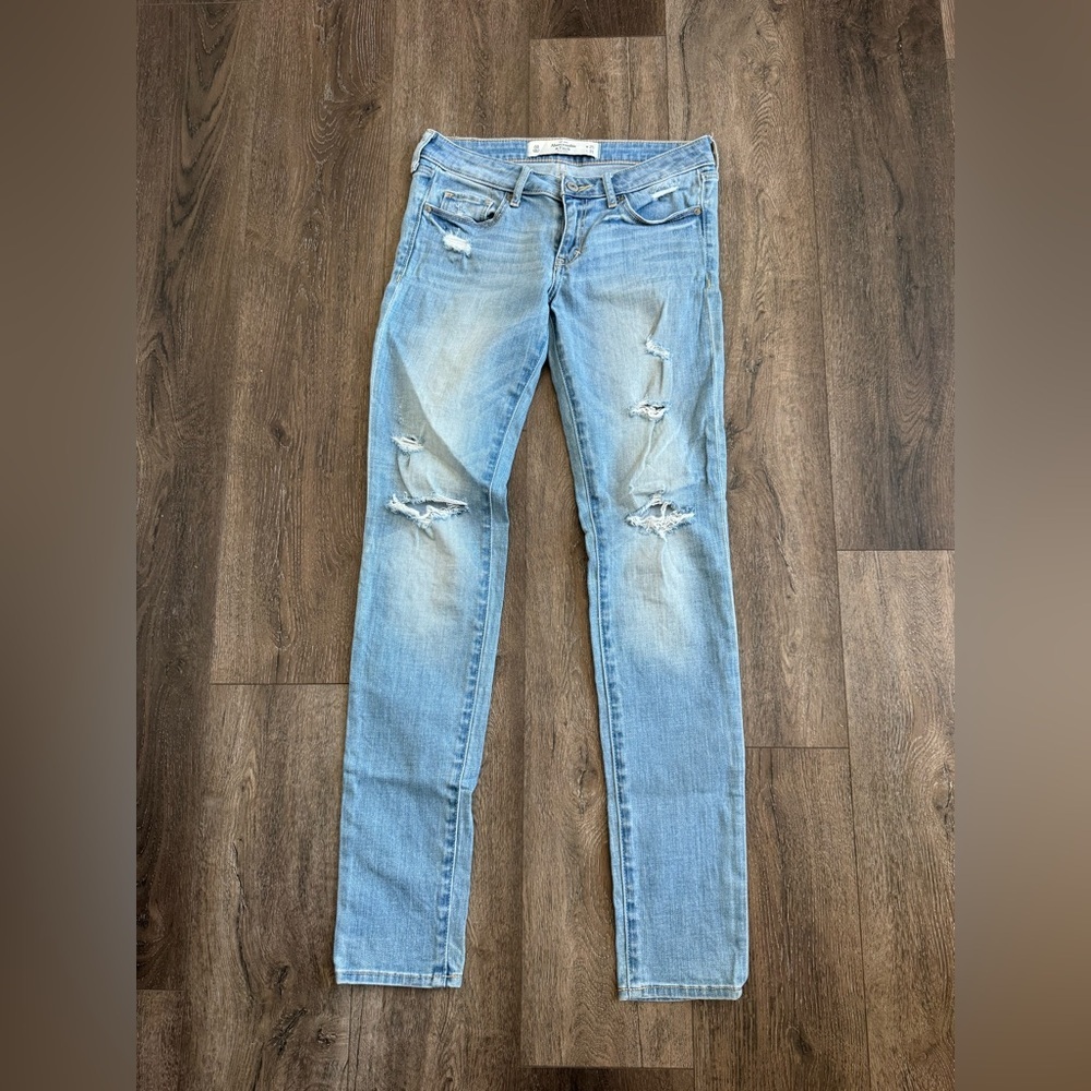 Abercrombie & Fitch Light Blue Distressed Skinny Jeans, women’s size 25